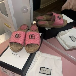 Gucci Pink Marmount Double G
Logo Leather Sandals Slides Size
38 Pre-loved